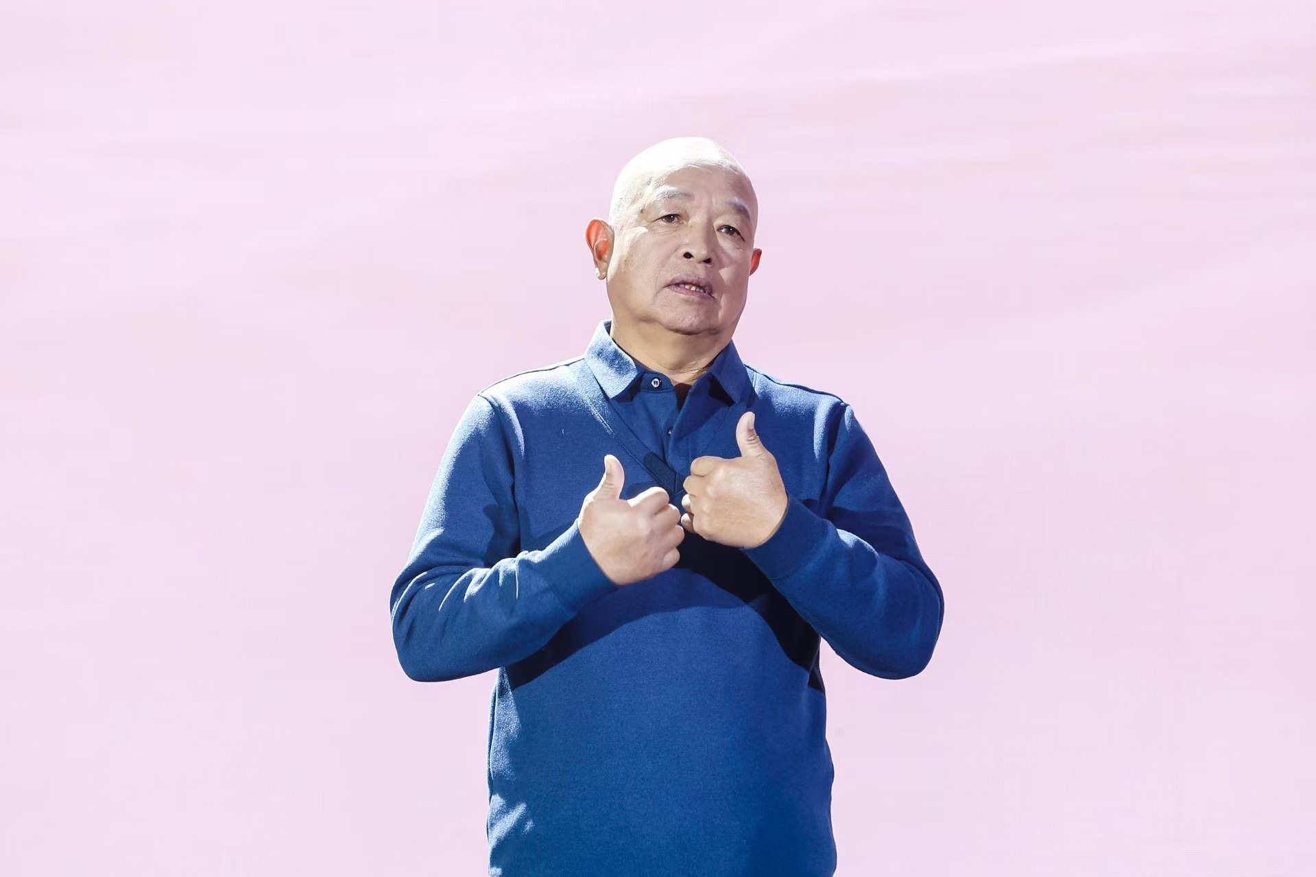 “山東好人”、煙臺市無聲洗車場經(jīng)理柳興濤。人民視頻供圖。