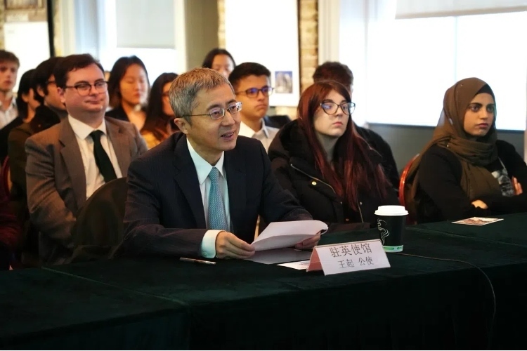 中國駐英國大使館公使王起發(fā)表講話。吳若鳴攝