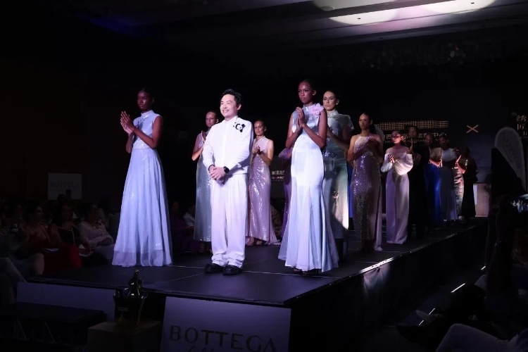 時(shí)裝周現(xiàn)場(chǎng)。顏李芳攝