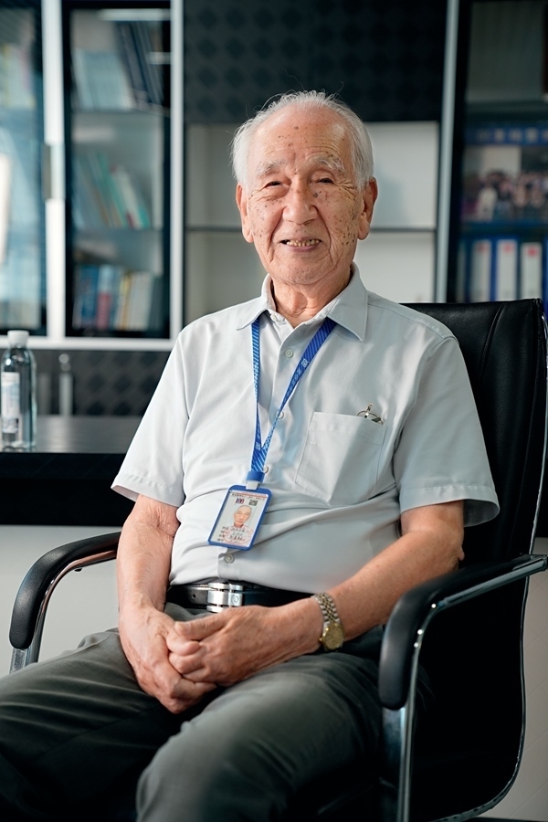 2024年8月，佐佐木俊一在深圳接受本刊記者采訪。