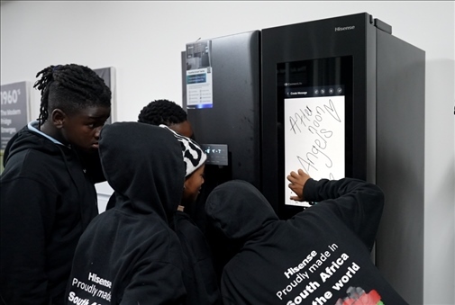 海信智能冰箱吸引南非人。海信南非公司供圖