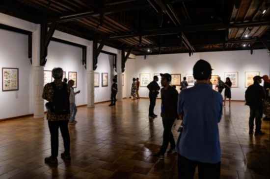 觀眾參觀“東盟-中國(guó)人文交流年”漫畫(huà)大賽展覽。記者 徐欽 攝