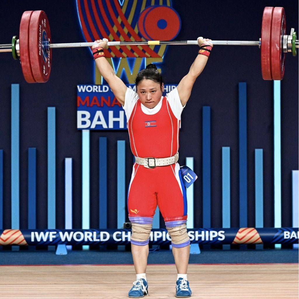 圖為李盛金在比賽中。圖片來源于國際舉重聯(lián)合會官網(wǎng)