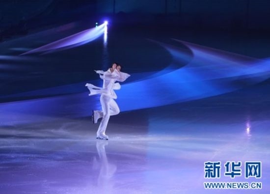 圖為羽生結(jié)弦在表演中。記者 錢錚 攝