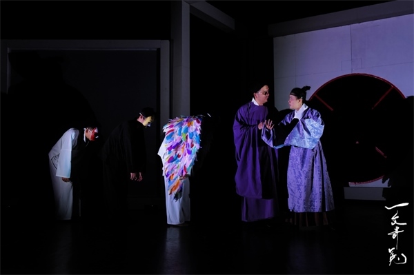 《一文奇冤》劇照。中國國家話劇院供圖