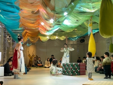 《Momoda新春嘉年華·音樂會(huì)》劇目表演。人民網(wǎng)記者 劉凡攝