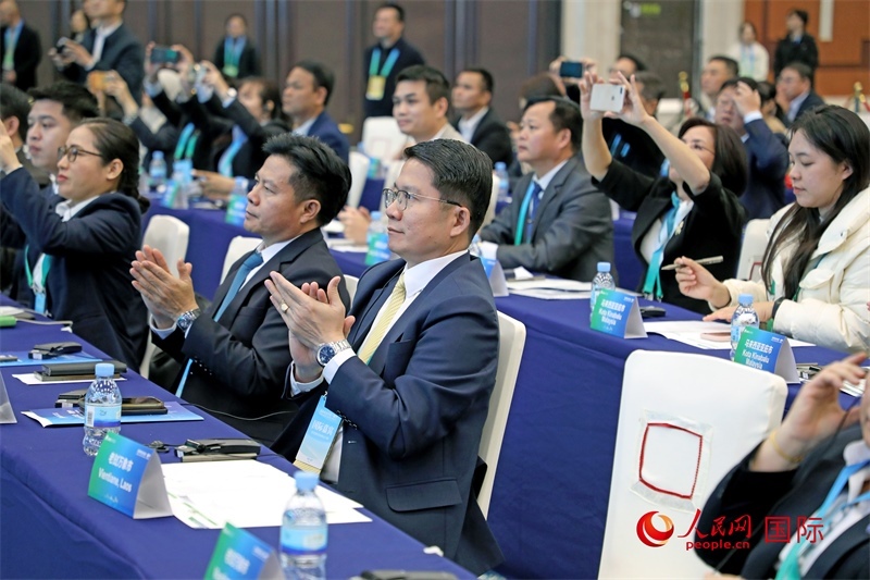 這是1月16日在南寧國際會展中心拍攝的“世界市長對話·南寧”活動現(xiàn)場。人民網(wǎng)記者 趙益普攝