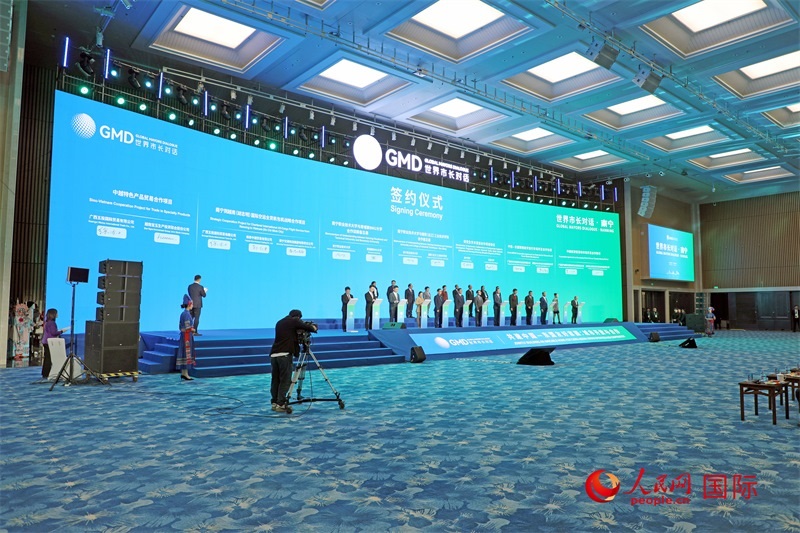 活動現(xiàn)場舉行的中國同東盟國家交流合作項目簽約。人民網(wǎng)記者趙益普攝