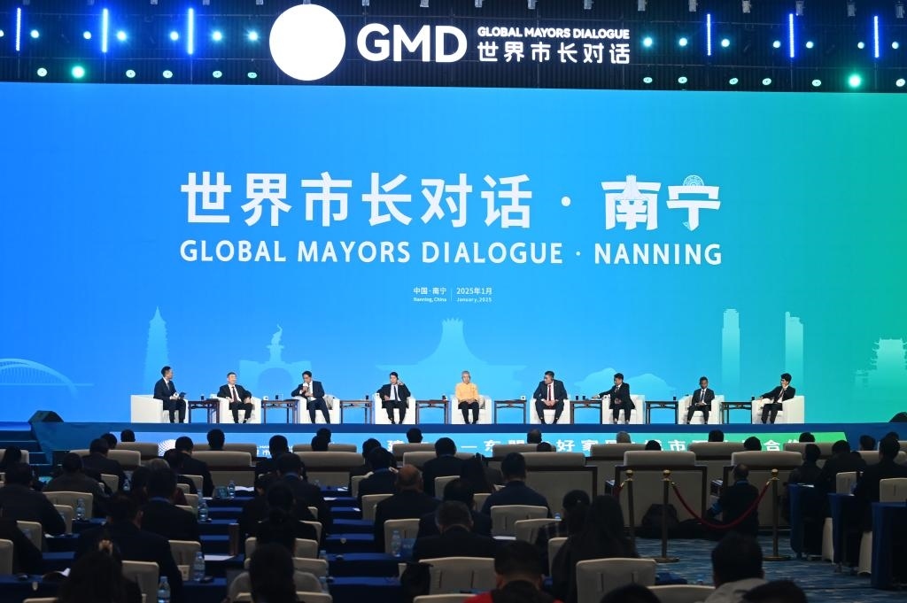 這是1月16日在南寧國(guó)際會(huì)展中心拍攝的“世界市長(zhǎng)對(duì)話·南寧”活動(dòng)現(xiàn)場(chǎng)。新華社記者 陸波岸 攝