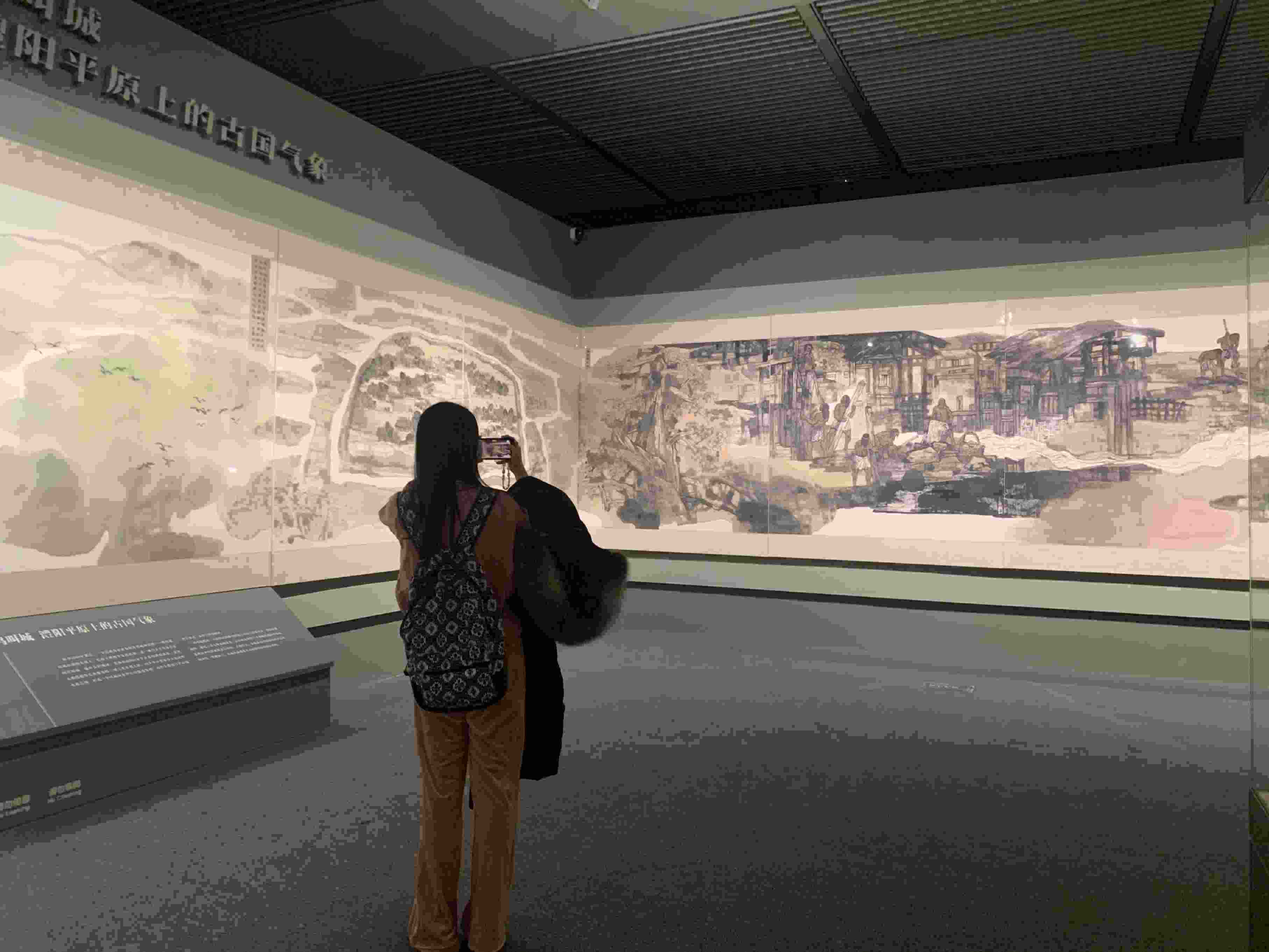 觀眾正在參觀展覽。國博供圖