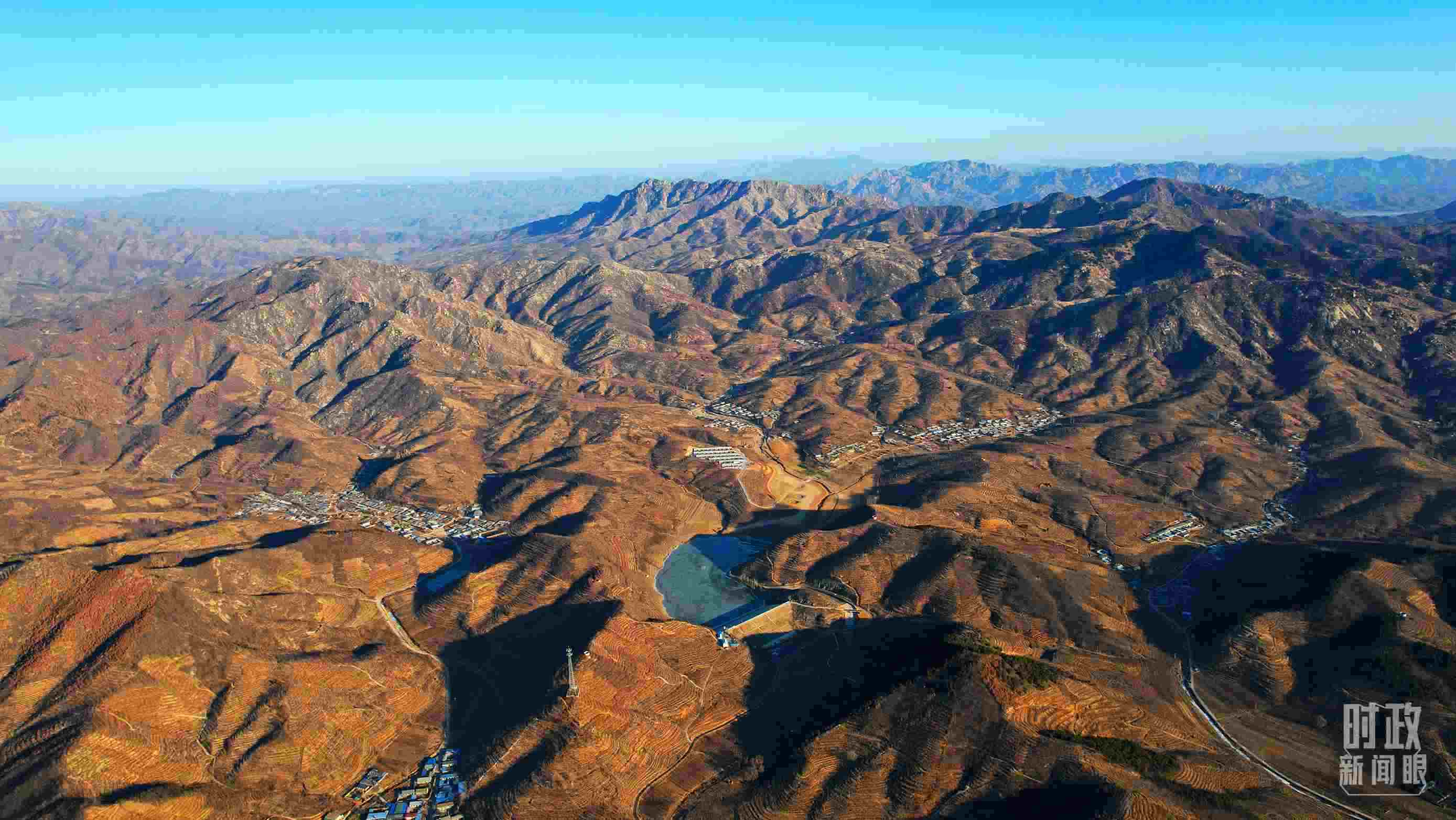 俯瞰祝家溝村。（總臺(tái)央視記者范凱拍攝）