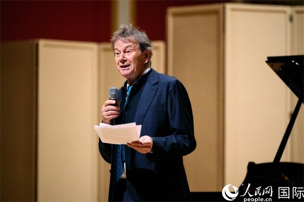 英中了解協(xié)會會長邁克爾·伍德致辭。 楊浩鵬攝