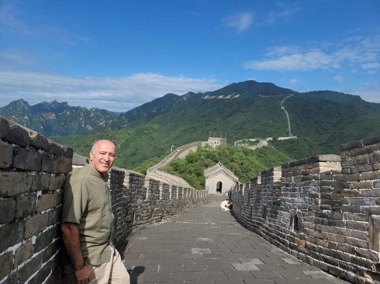 瓦里夫·庫邁哈在游覽長(zhǎng)城時(shí)留影。受訪者供圖