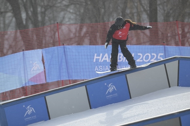 2月8日，張小楠在比賽中。新華社記者 楊冠宇攝