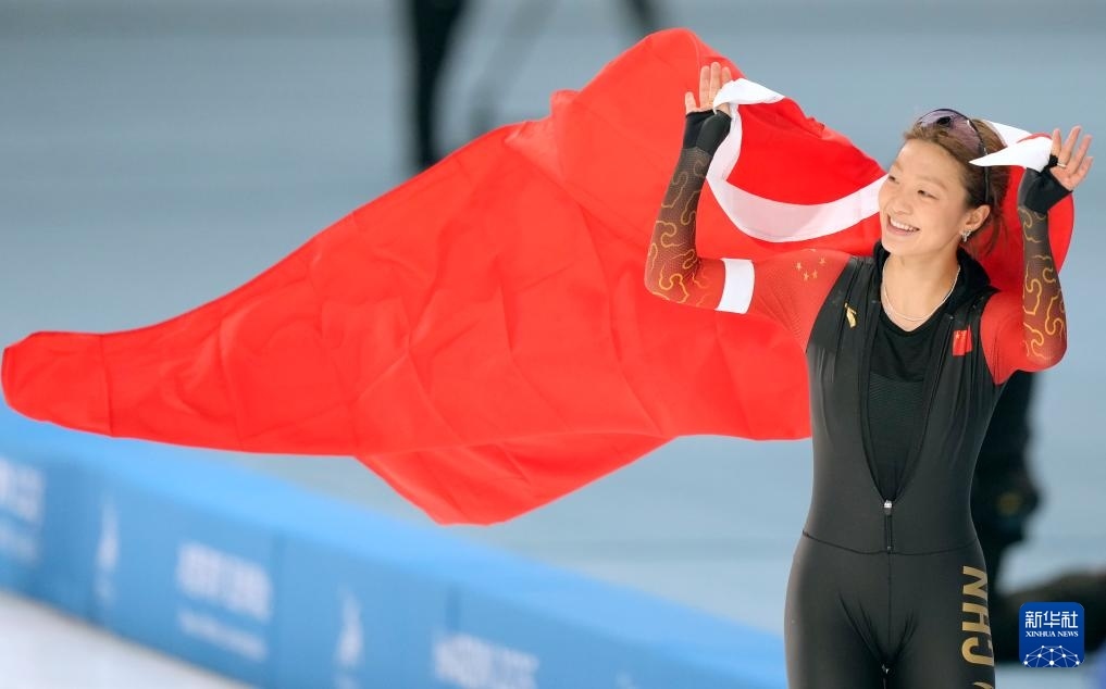 2月10日，楊濱瑜在賽后慶祝。新華社記者 王建威 攝