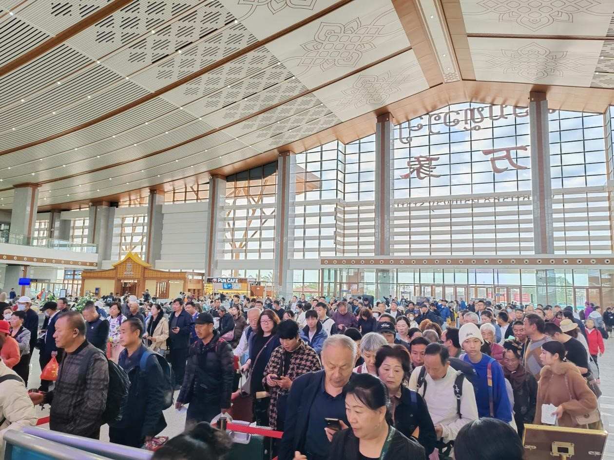 春節(jié)期間的中老鐵路萬象站。李加勇攝