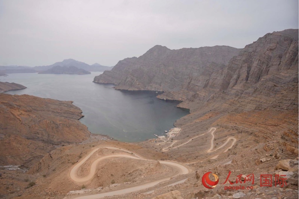 圖為阿曼北部穆桑代姆峽灣。人民網(wǎng) 塔里克·易卜拉欣攝