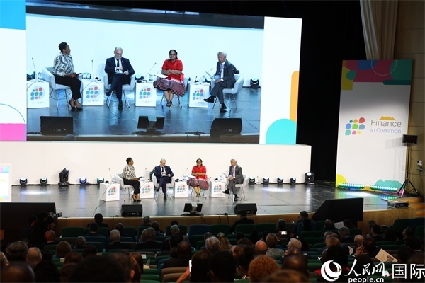 第5屆“共同金融”峰會在南非開普敦國際會議中心開幕。圖為峰會開幕式現(xiàn)場。人民網(wǎng)記者戴楷然攝