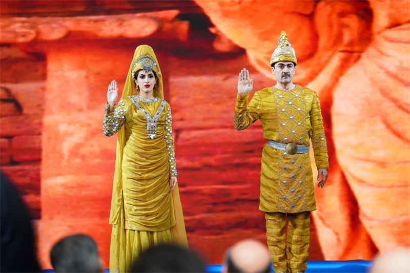 伊拉克時尚館舉辦的時裝展上，模特展示亞述時期服飾。伊拉克時尚館供圖