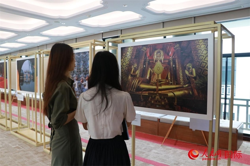 “遇見(jiàn)”攝影展現(xiàn)場(chǎng)。朱瀟逸攝