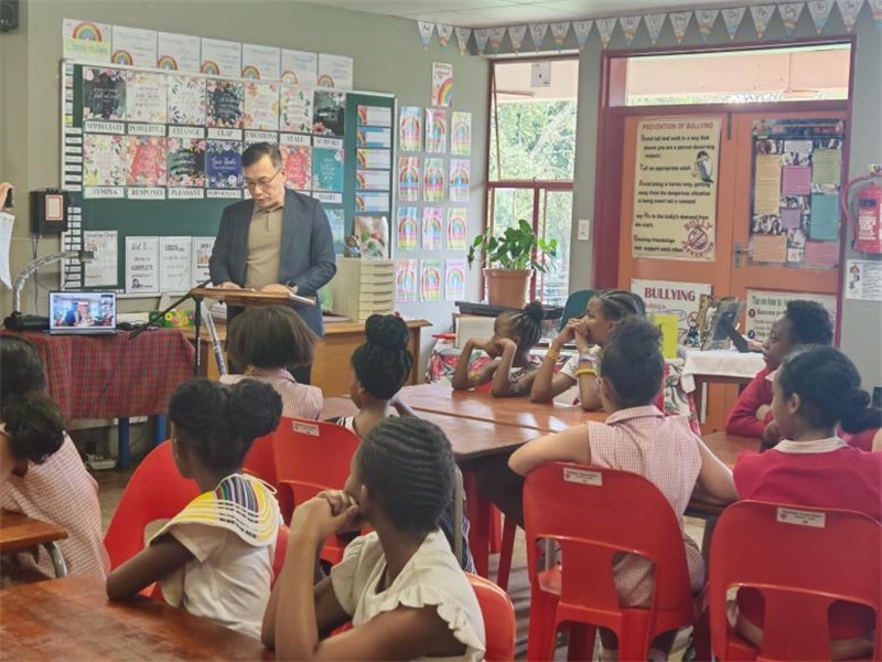 中國文化中心孔子課堂外方院長陸志雷博士發(fā)言。