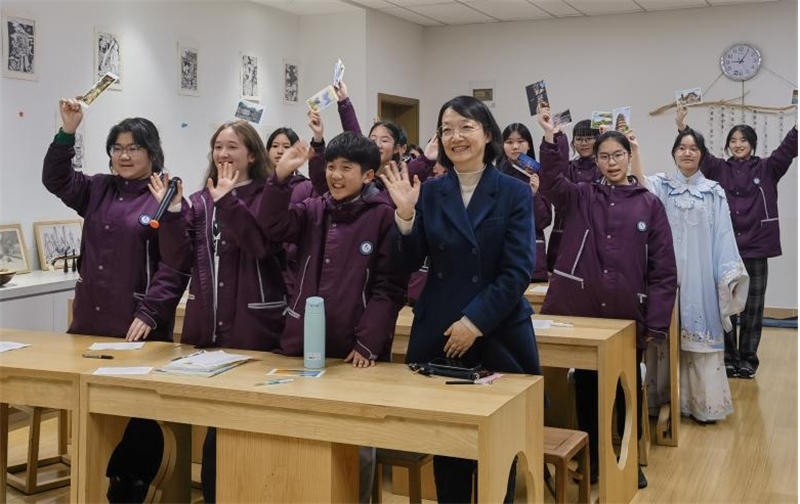 匡園初步部校長鐘演發(fā)言。