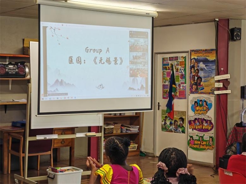 匡園學生介紹無錫景。