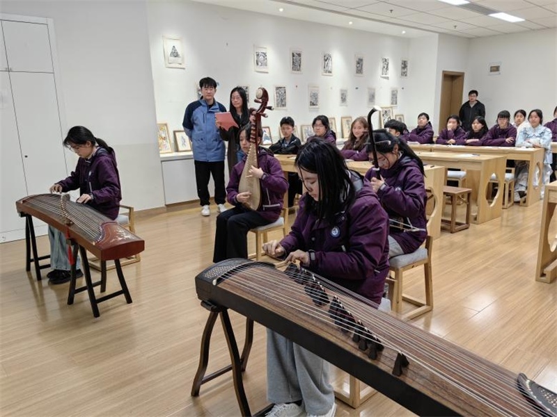 匡園學生民樂合奏。