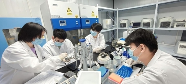 “個體基因解密實驗”預實驗課堂。東華大學供圖