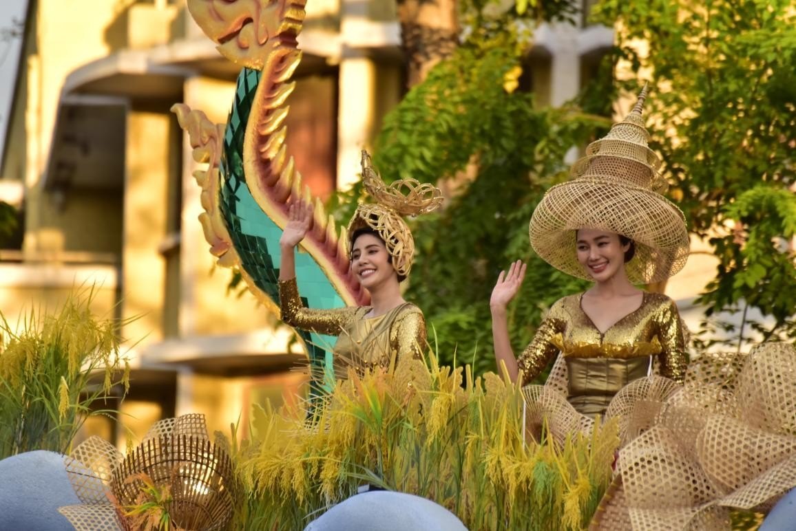 “祝福之河”花車以神龍形象象征水的神圣與豐饒，寓意祈福納祥。泰國國家旅游局供圖
