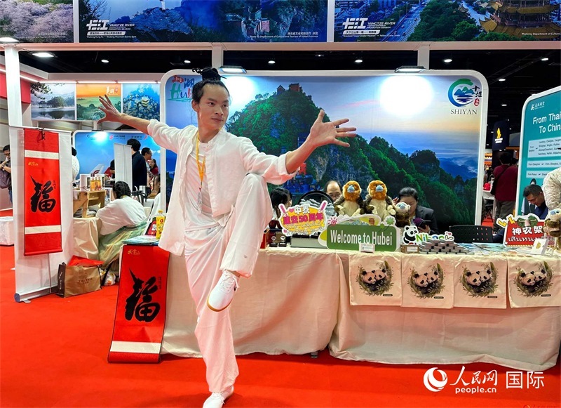 中國武當(dāng)功夫走進(jìn)東南亞，以精湛的武藝和飄逸的身姿詮釋中國武術(shù)的精髓。人民網(wǎng)記者 簡(jiǎn)承淵攝