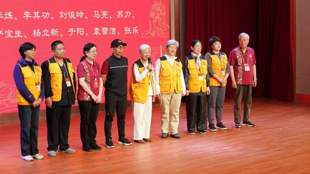 服務(wù)滿二十年志愿者代表發(fā)表感言。故宮博物院供圖