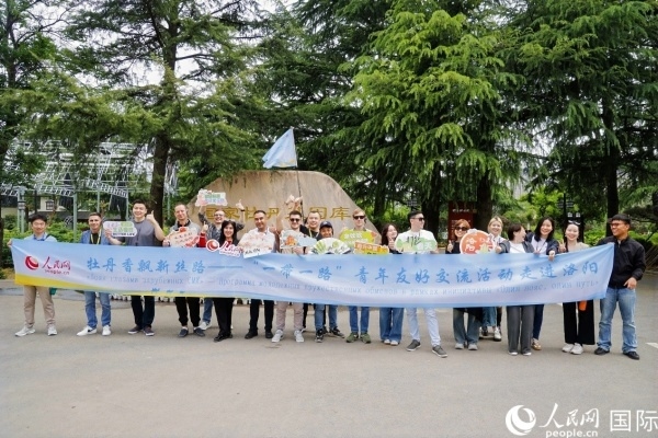 4月21日，人民網(wǎng)“一帶一路”青年友好交流活動走進(jìn)洛陽。人民網(wǎng)記者 魯揚攝