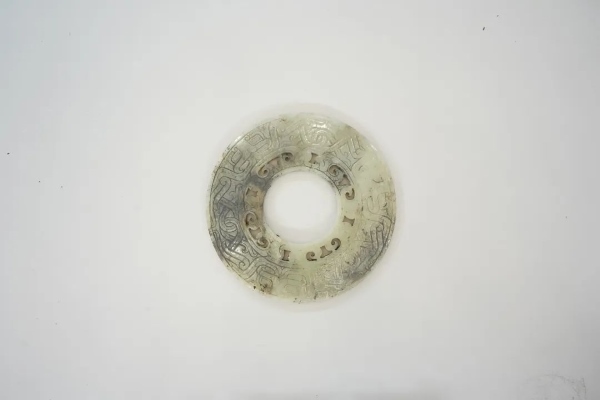 武王墩一號墓出土的鏤孔玉璧。全國十大考古新發(fā)現(xiàn)活動辦公室供圖