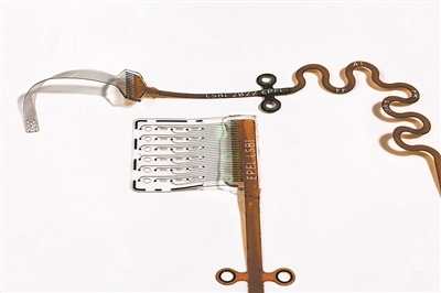 新開發(fā)的ABI旨在輕柔地貼合腦組織，提高信號精度和患者舒適度。圖片來源：瑞士洛桑聯(lián)邦理工學(xué)院