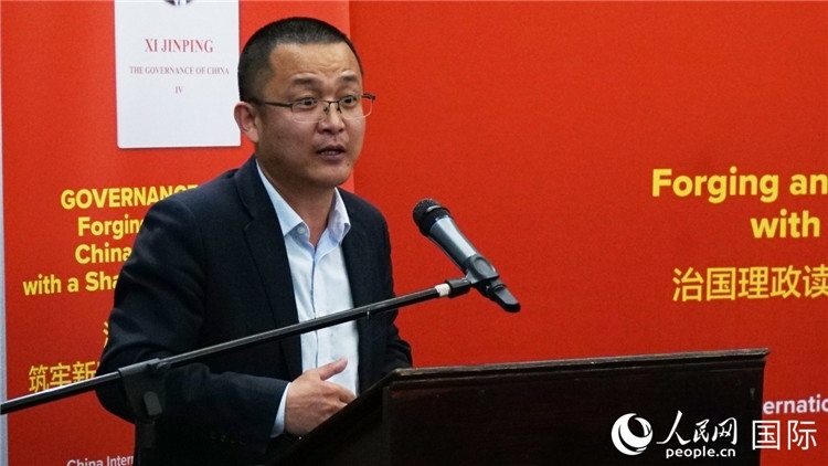 中非青年婦女協(xié)會主席、南非大學教授秦效順在讀書會上發(fā)言。人民網(wǎng) 劉暢攝