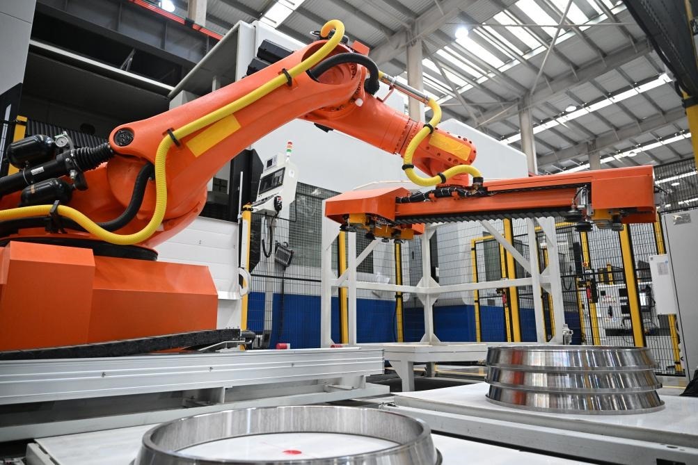 這是洛陽(yáng)軸承集團(tuán)股份有限公司的智能生產(chǎn)線(xiàn)。新華社記者 李嘉南 攝