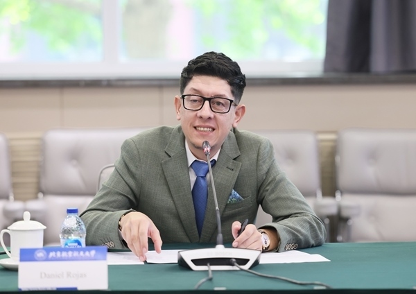 哥倫比亞教育部長丹尼爾?羅哈斯一行訪問北京航空航天大學(xué)。北航供圖