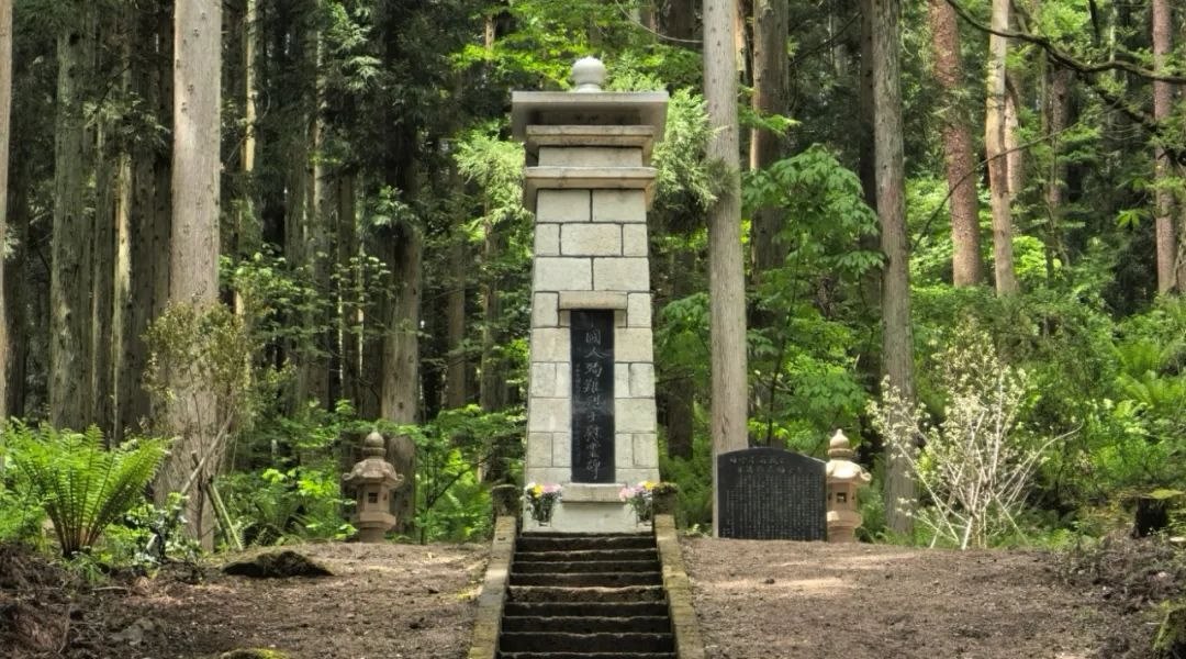 福島縣豬苗代町中國殉難勞工慰靈碑修繕完工暨植樹祭掃儀式舉行。中國駐新潟總領(lǐng)館供圖