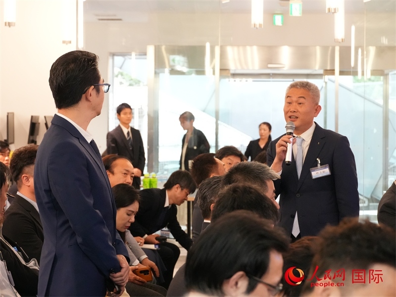 參會(huì)企業(yè)與海南代表團(tuán)積極交流。