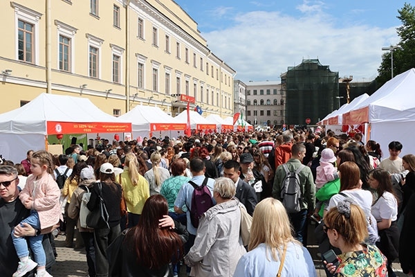 “茶和天下”·雅集活動現(xiàn)場。中國駐白俄羅斯大使館供圖