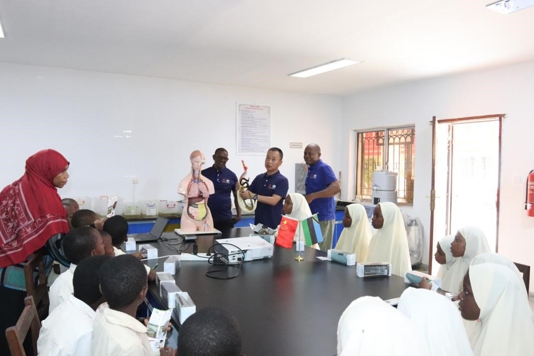 血吸蟲病健康教育講座。施亮攝