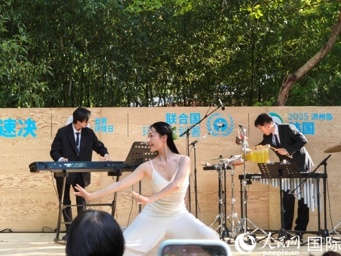 《舞，自然》舞蹈表演。人民網(wǎng)記者 李明攝