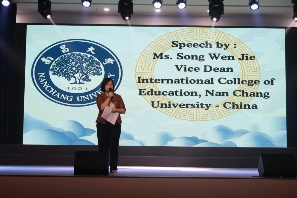 宋文杰致辭。哈山努丁大學(xué)孔子學(xué)院供圖